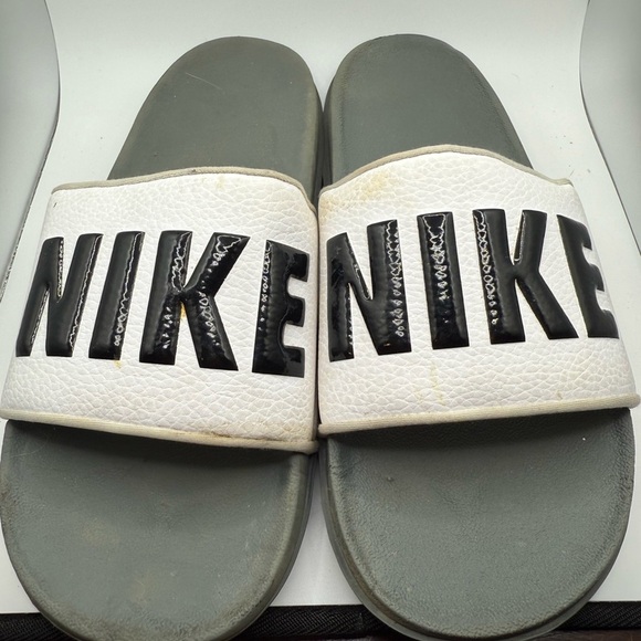 Nike White and Black Slide Sandals Men’s Size 10 - Picture 1 of 3
